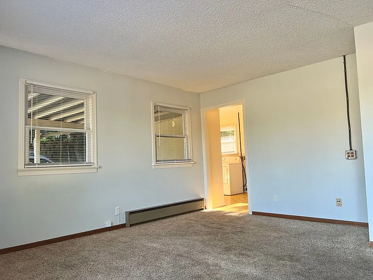 16043 Sylvester Rd SW — Photo 4
