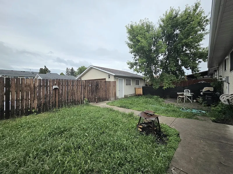 2 bed, 1.0 bath, 1100 sqft, $995 — Photo 2