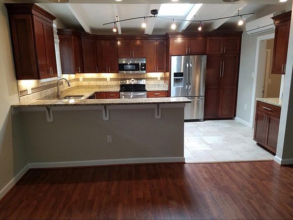 4th image of 1333 Woodhurst Dr