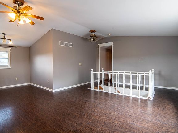 3rd image of 908 Hall Ave