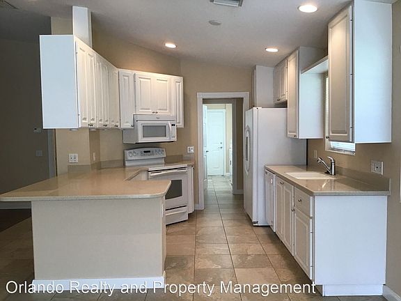 3rd image of 11824 Delfina Ln