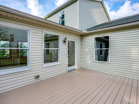 4th image of 561 Oakcrest Dr