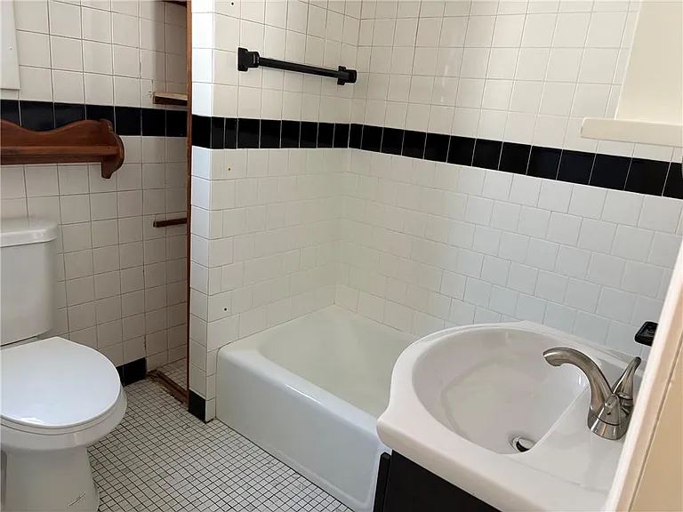 17 Andrews St #1 — Photo 8