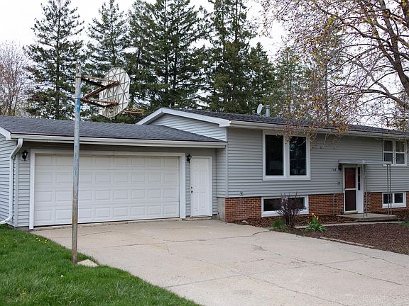 2nd image of 768 2nd Ave E