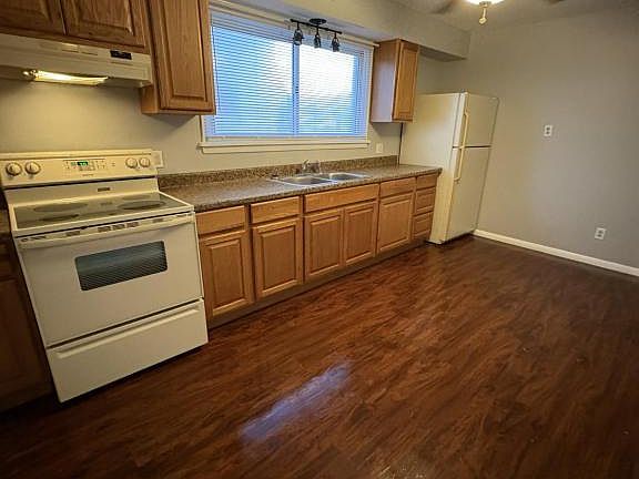 5th image of 66 W Main St