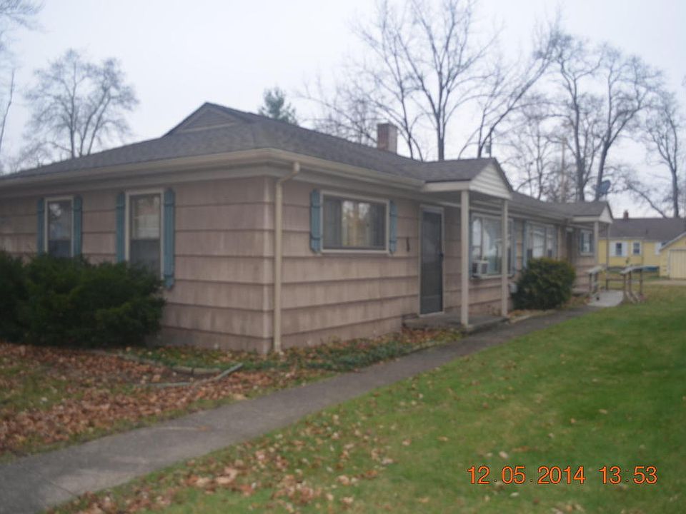1st image of 111 1/2 Bradley St