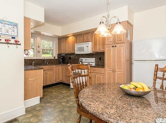 5th image of 409 Greene Ave