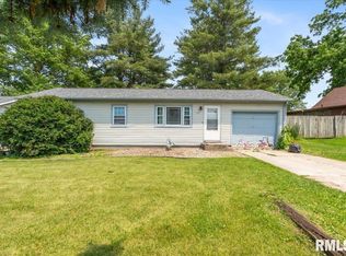 1019 13th St, Silvis, IL 61282