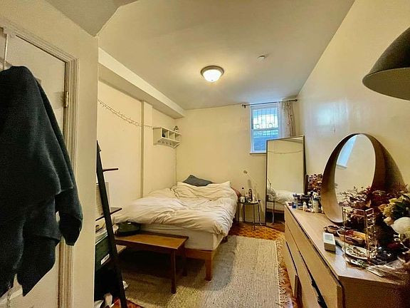 5th image of 567 Warren St #14