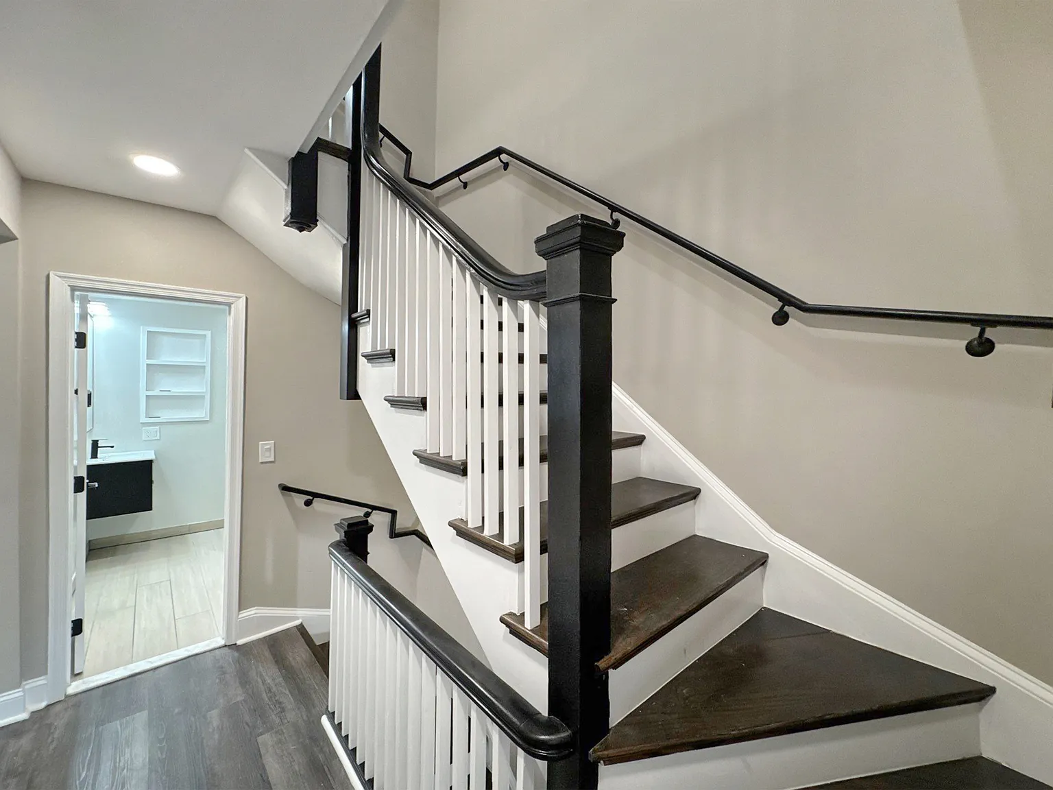 Spacious Renovated 3BR/2BA Bi-Level Near Metro with In-Unit Laundry! — Photo 3