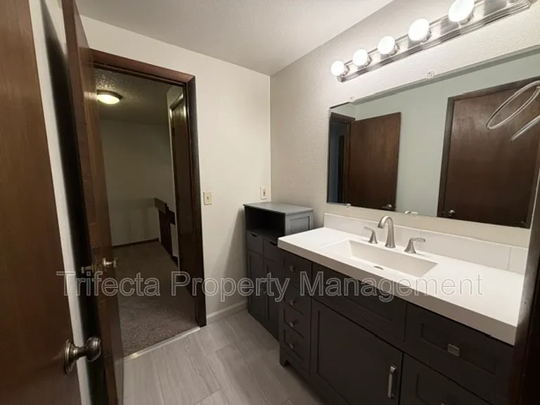 2718 Garden Dr — Photo 9