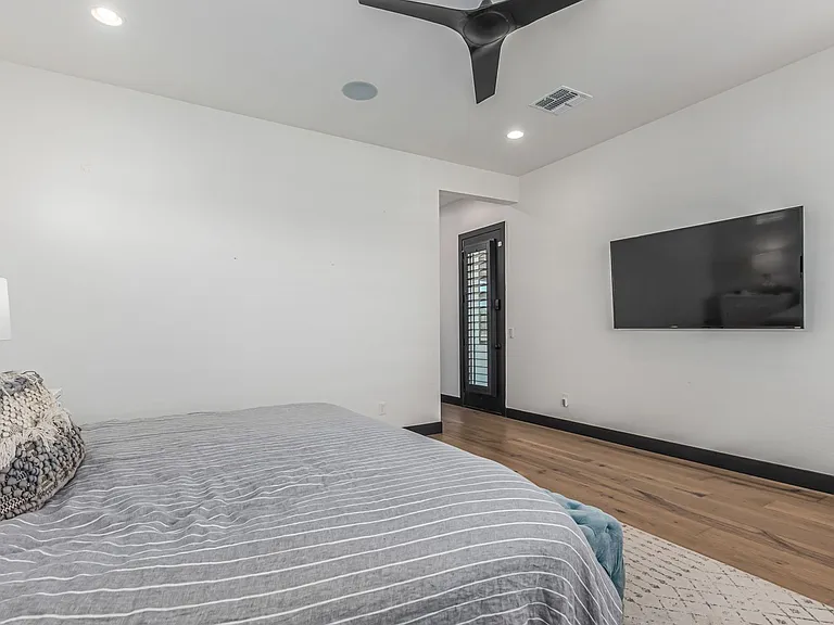 712 E Buist Ave — Photo 31