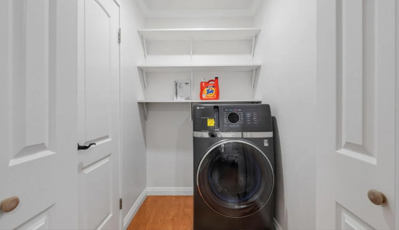2 bed, 924 sqft, $3,000 — Photo 3