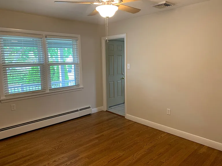 847 E Maple St — Photo 34