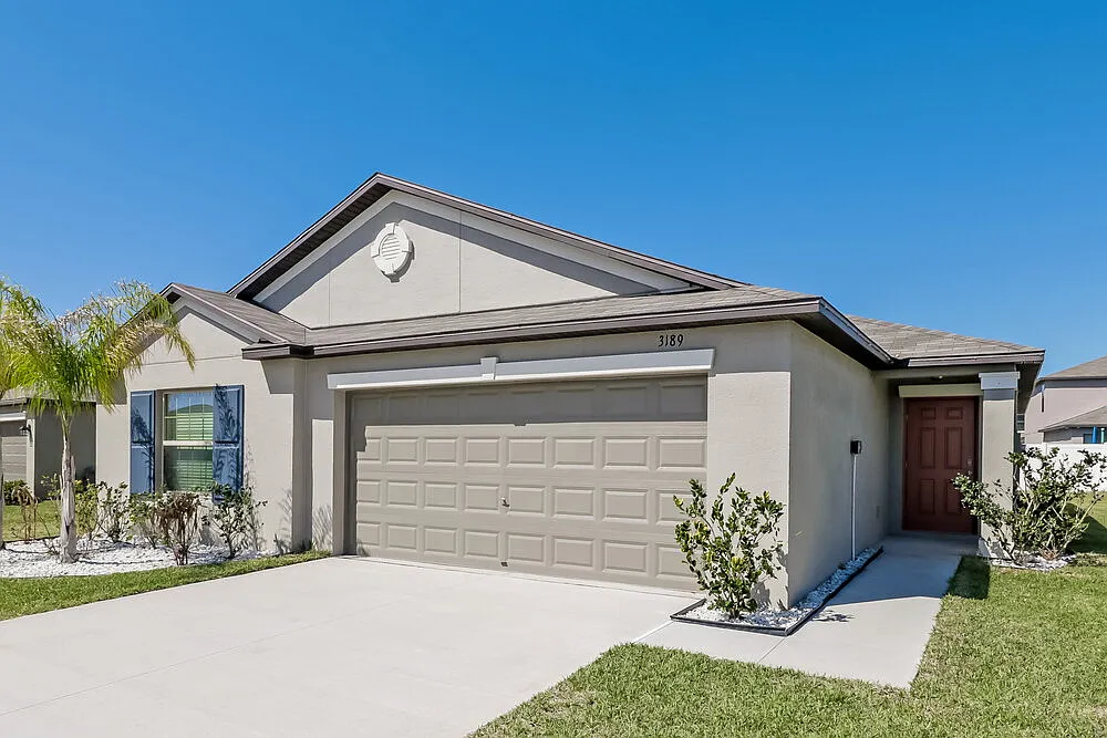 4 bed, 2.0 bath, 1817 sqft, $2,270 — Photo 3