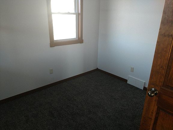 5th image of 318 Keller Ave N #B