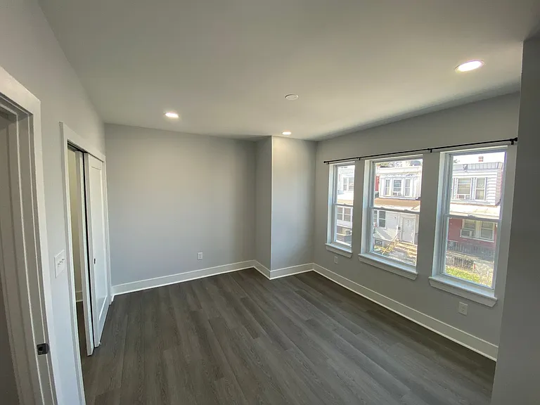 1111 S Peach St — Photo 4