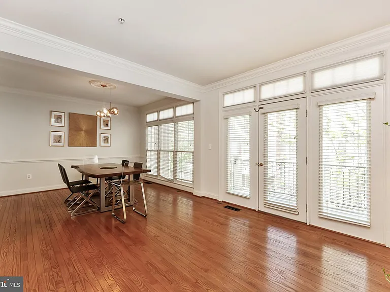 7489 Carriage Hills Dr — Photo 5
