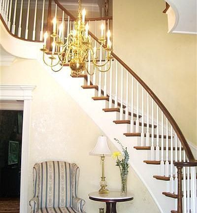 2 Story Foyer w/ Hardwood Flooring & Curved Staircase