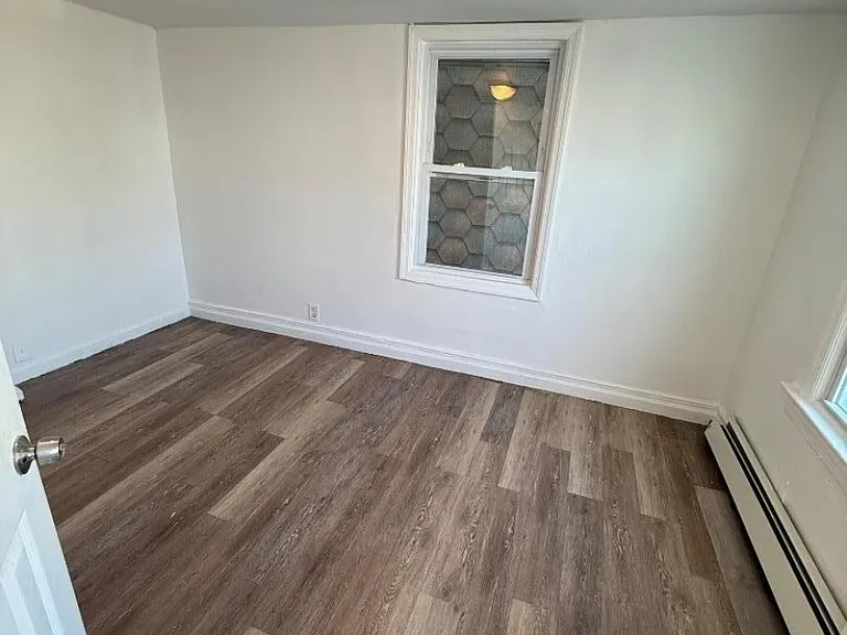 540 Marshall St — Photo 16