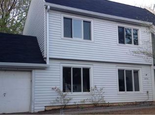 1498 Roundleaf Ct, Reston, VA 20190