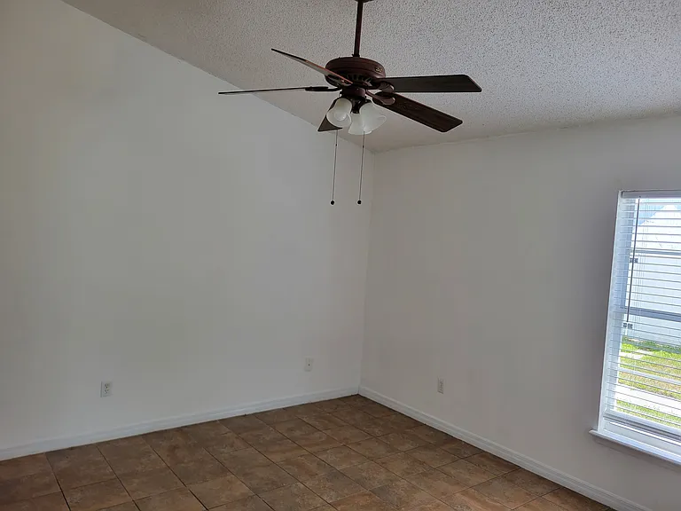 205 San Gabriel St — Photo 21