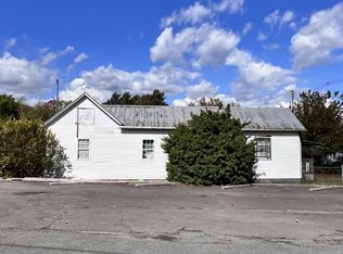 408 Railroad Ave, Rocky Top, TN 37769