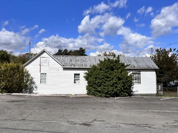 408 Railroad Ave, Rocky Top, TN 37769