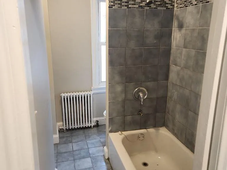 Full hall bath second floor