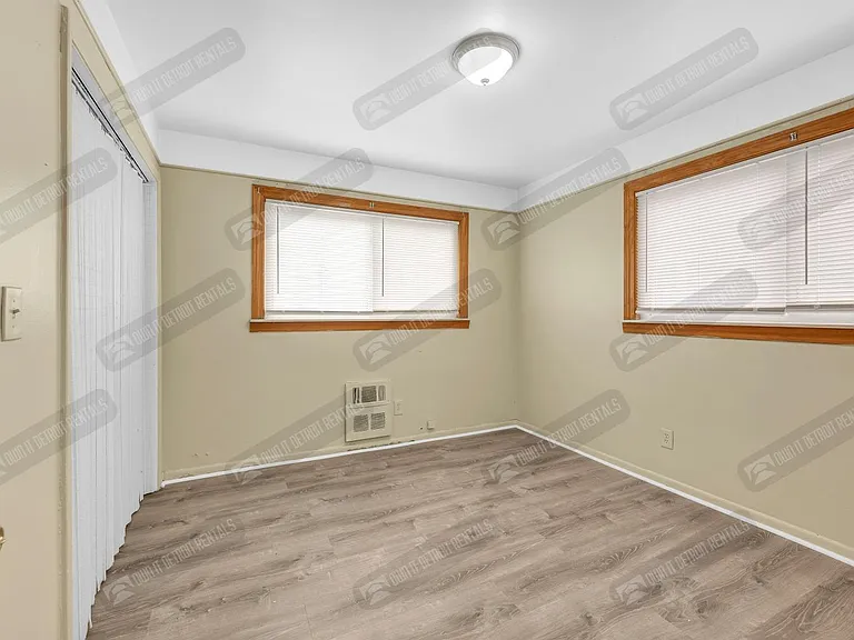 16705 Greenfield Rd #6 — Photo 4