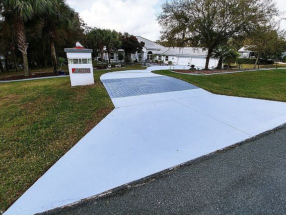 Circular Driveway Entrance