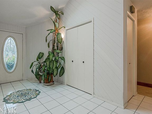 2nd image of 2105 Oakwood Ave