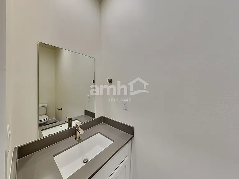 657 Dudley St — Photo 12