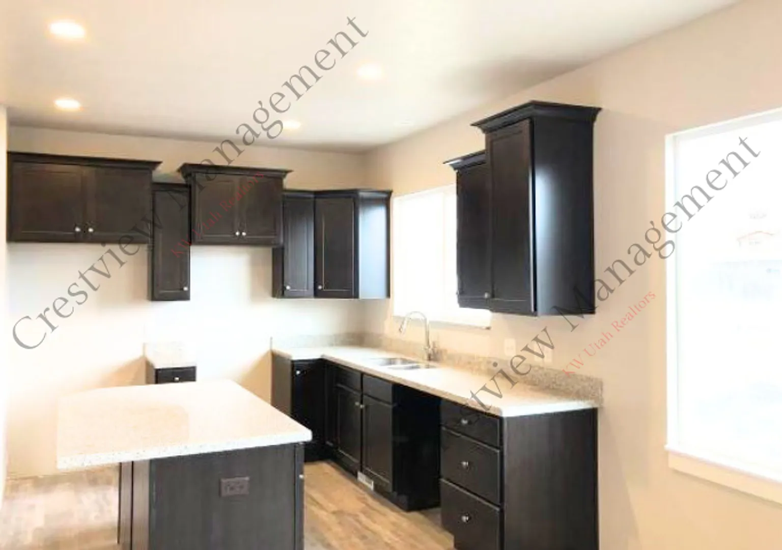 Spacious and modern 3-bedroom townhome in a quiet Provo neighborhood! — Photo 4
