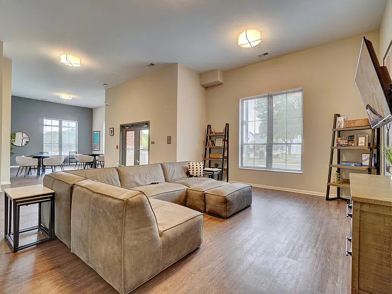 Holley Pointe — Photo 11