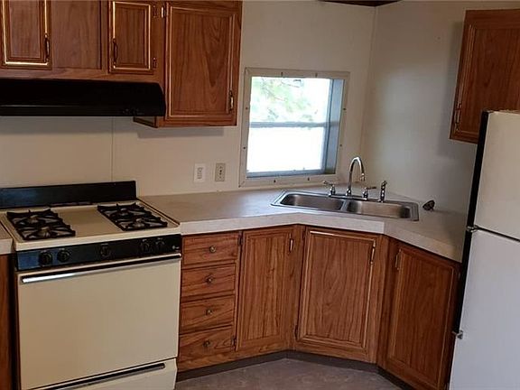 3rd image of 74 Martha Dr