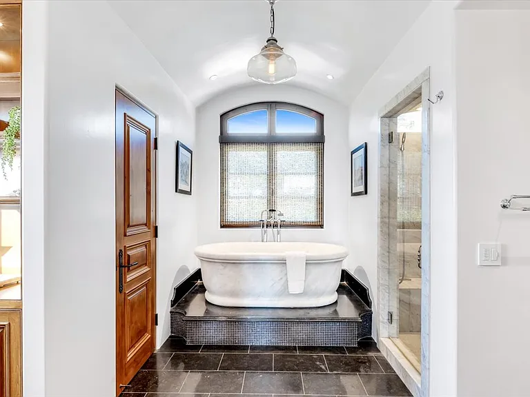 31512 Bluff Dr — Photo 35