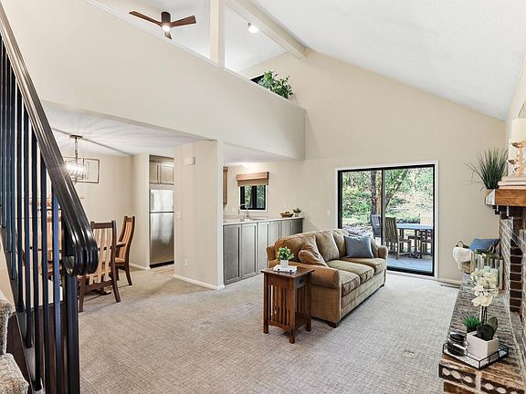 5th image of 11594 Carriage Ct