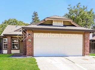 9417 Soaring Oaks Dr, Elk Grove, CA 95758
