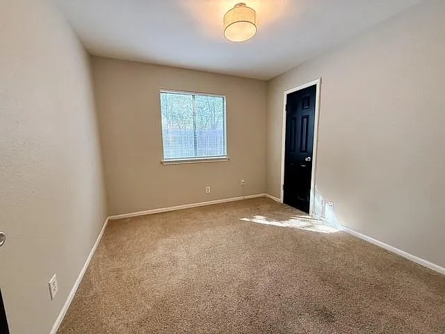 1920 White Oak Cir — Photo 13