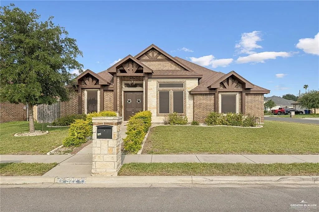 3 bed, 2.5 bath, 1840 sqft, $2,100 — Photo 1