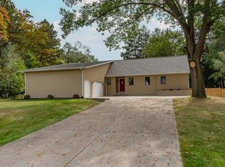 18394 Gardenia Dr, South Bend, IN 46637