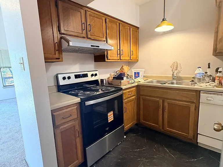 415 Albany St #F — Photo 5