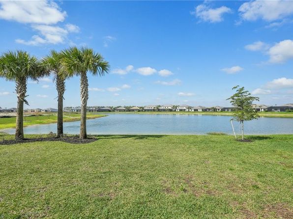 20278 Kingmont Dr, Estero, FL 33928