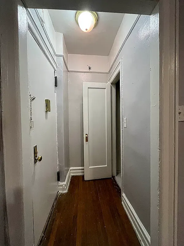 2121 Beekman Place — Photo 3