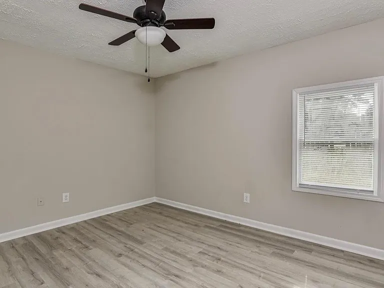 3401 Princess Ct — Photo 8
