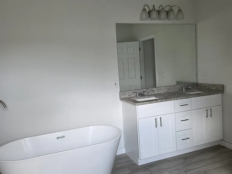 721 Green Ct — Photo 8