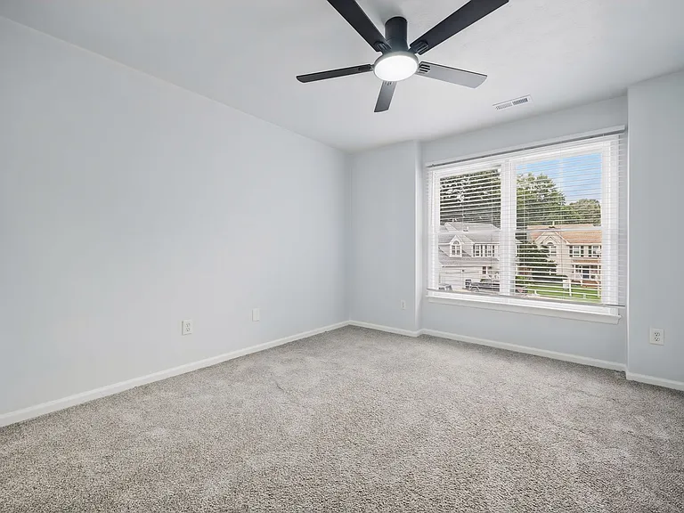 809 Bishop Ct — Photo 27