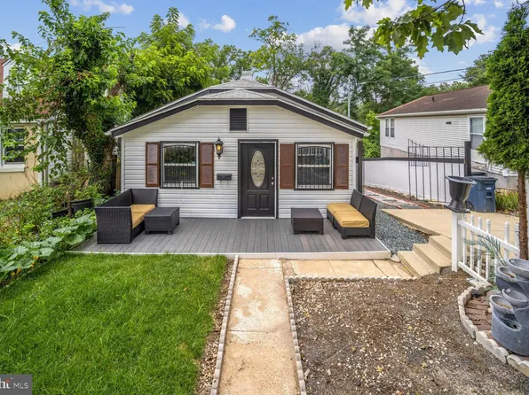 4714 Deanwood Dr, Capitol Heights, MD 20743