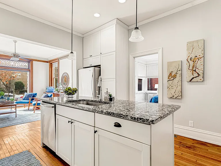 1208 W Franklin St #B — Photo 29